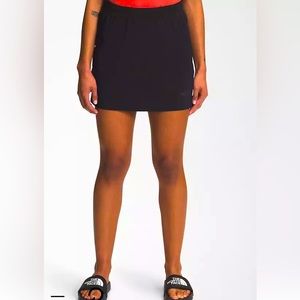 The North Face skort size 10 black EUC